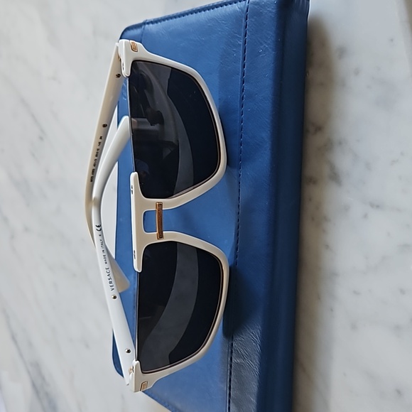 Versace Accessories - 3X☀️HP☀️Versace Vintage Women's Sunglasses 4363